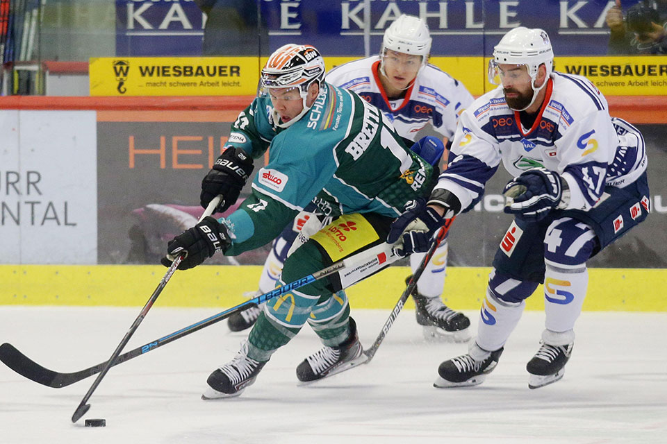 Brett Breitkreuz (Bietigheim) gegen Derek Dinger (Kassel).