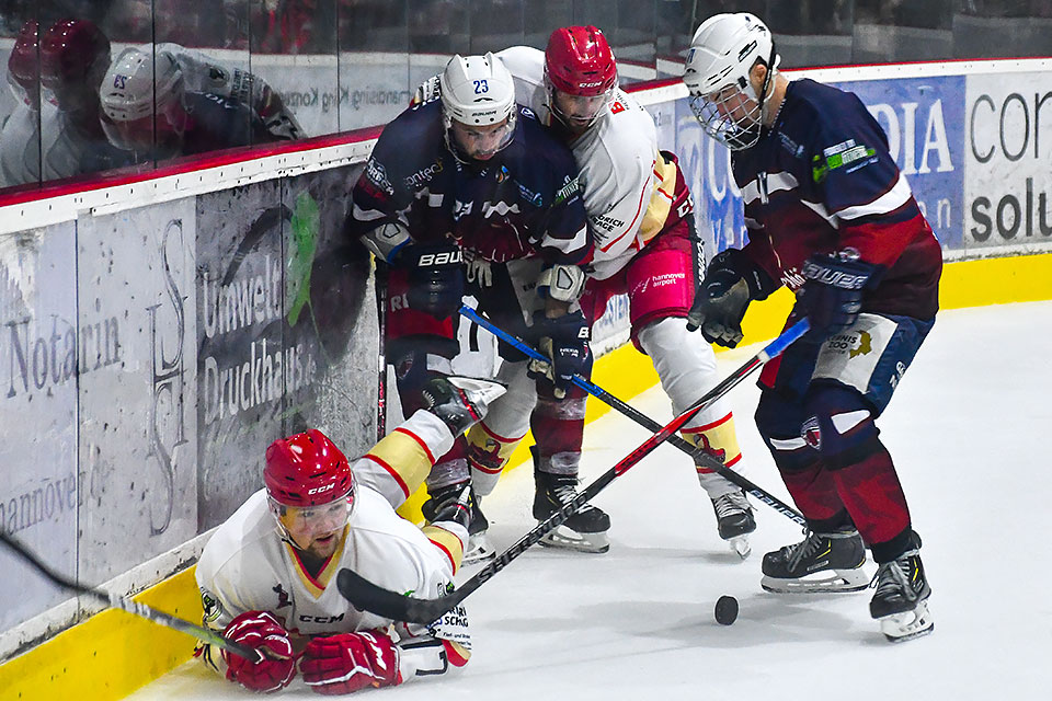 Spielszene vom Stadtduell in Hannover.