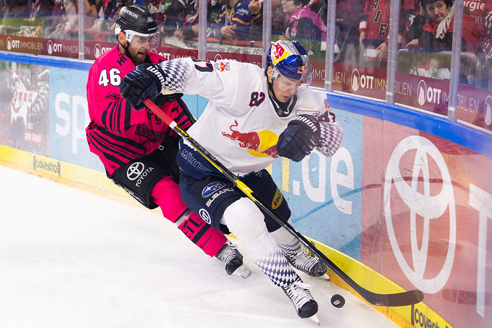 Jakub Kindl (Kln) gegen Philip Gogulla (Mnchen)