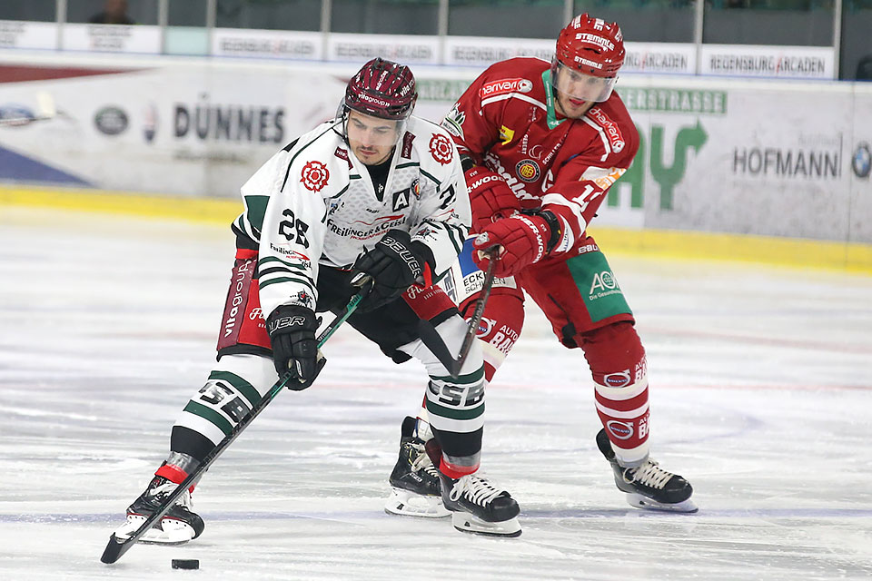 Spielszene Regensburg gegen Rosenheim. Spielszene Regensburg gegen Rosenheim.