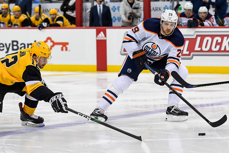 Siegtorschütze Leon Draisaitl beim Spiel in Pittsburgh. Siegtorschütze Leon Draisaitl beim Spiel in Pittsburgh.