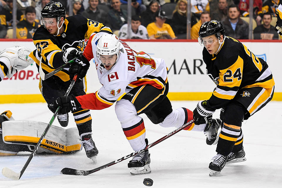 Dominik Kahun (rechts) Mikael Backlund. Dominik Kahun (rechts) Mikael Backlund.
