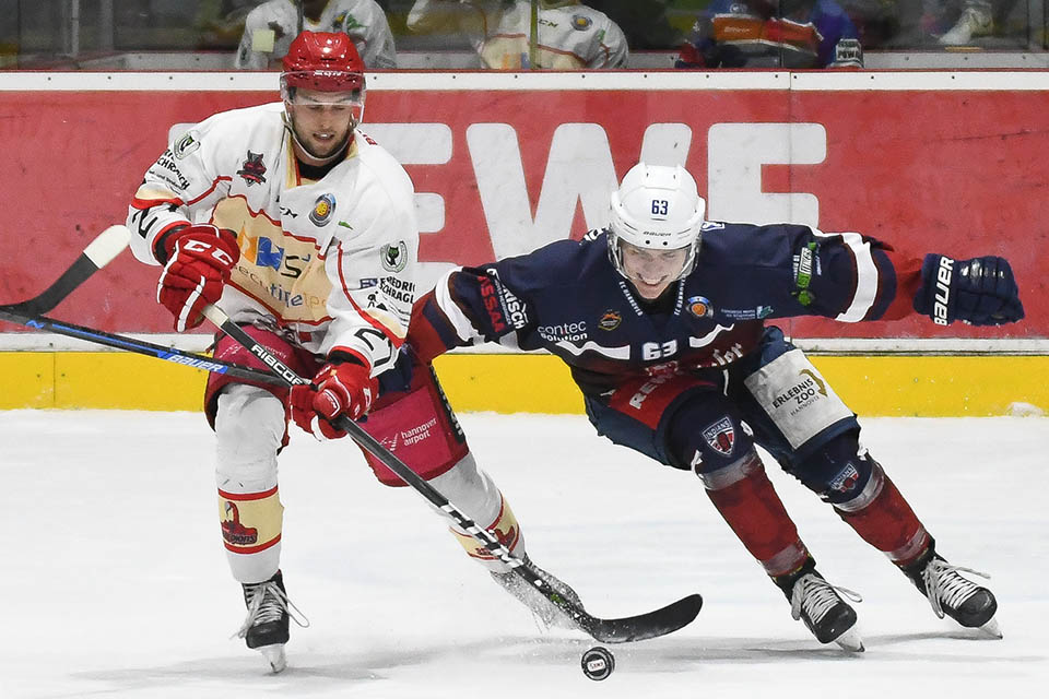 Scorpion Julien Pelletier gegen Indianer Philipp Hertel.