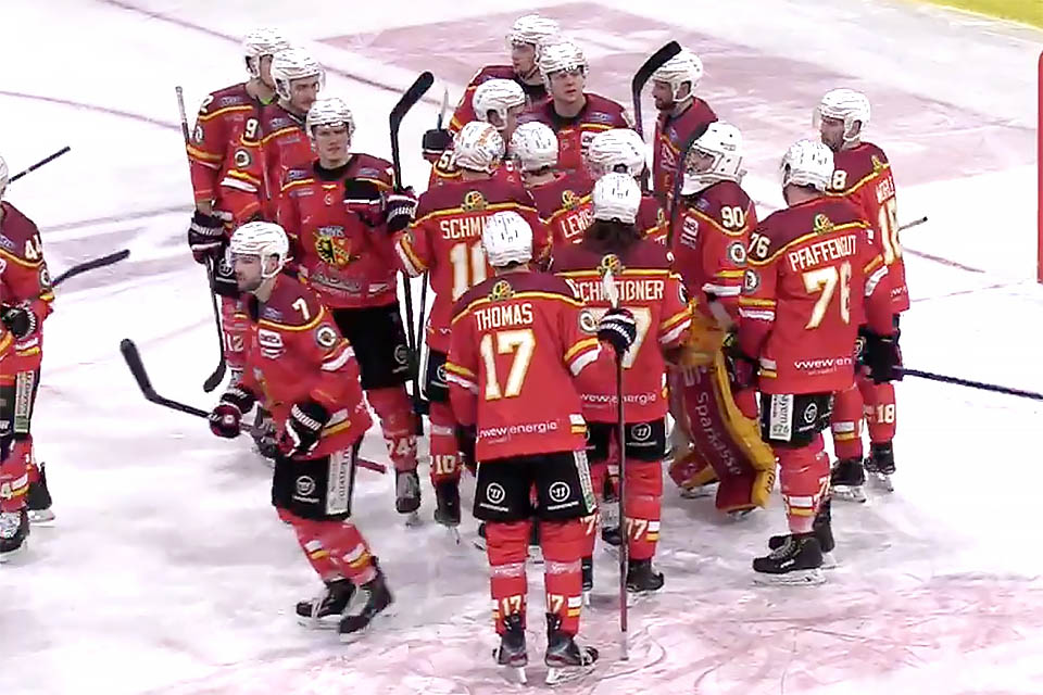 Kaufbeuren bejubelte in Landshut acht Tore und den vierten Auswärtssieg der Saison. Kaufbeuren bejubelte in Landshut acht Tore und den vierten Auswärtssieg der Saison.
