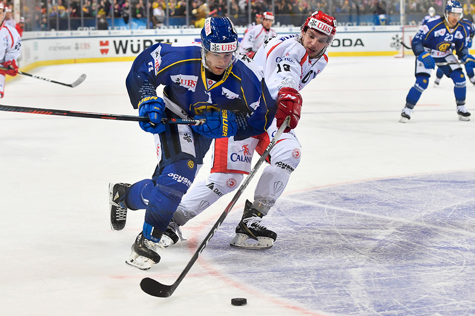 Casey Wellman (Davos) gegen Jan Zahradnicek (Trinec).