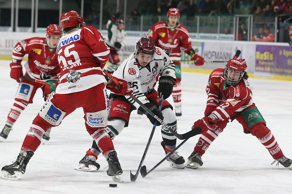 Spielszene Regensburg gegen Rosenheim.