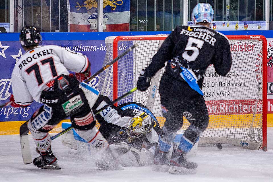 Rostocks Brockelt trifft zum 1:0 in Leipzig.