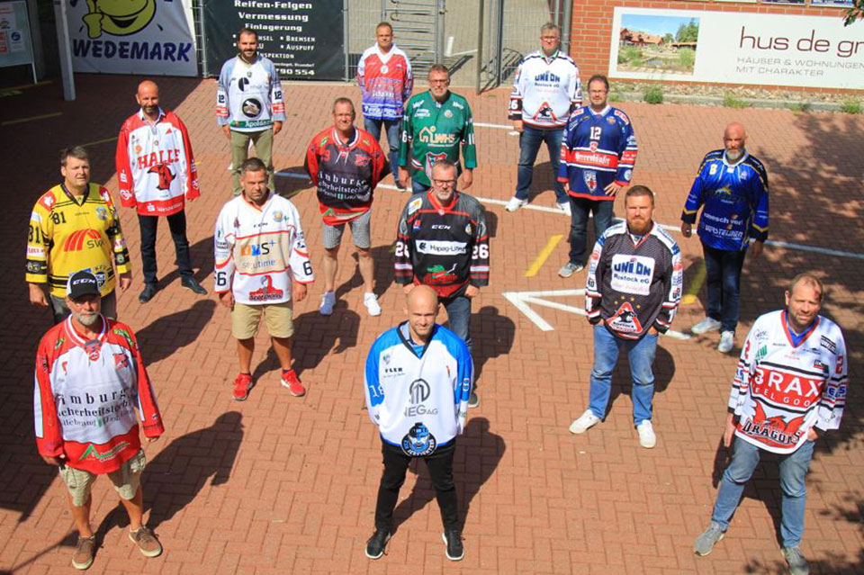 Die Vertreter der Oberliga-Nord Clubs am Samstag in Mellendorf. Die Vertreter der Oberliga-Nord Clubs am Samstag in Mellendorf.