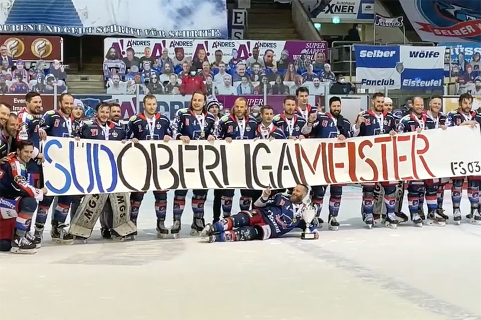 Selb feiert die Süd-Meisterschaft. Selb feiert die Süd-Meisterschaft.