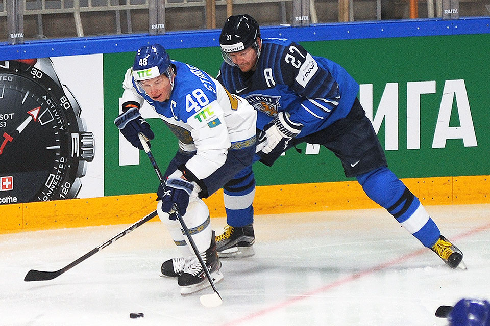Spielszene Finnland gegen Kasachstan.