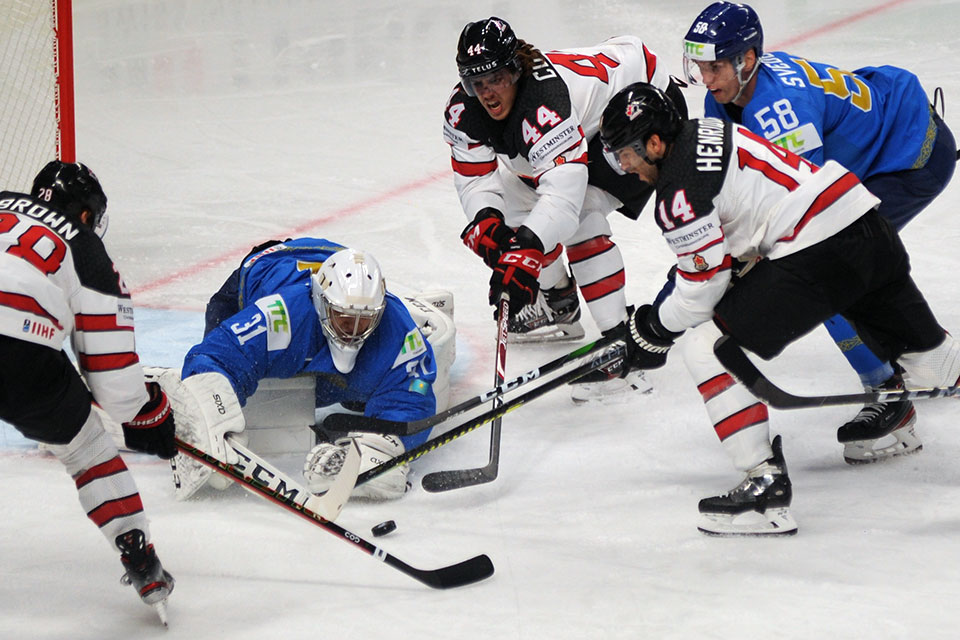 Spielszene Kasachstan gegen Kanada.