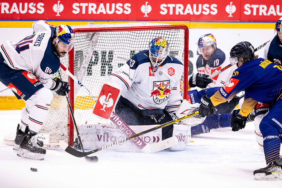 (L-R) Trevor Parkes, Danny aus den Birken von Red Bull München, Jasse Mäkäräinen von Lukko Rauma und Jonathon Blum von Red Bull München. (L-R) Trevor Parkes, Danny aus den Birken von Red Bull München, Jasse Mäkäräinen von Lukko Rauma und Jonathon Blum von Red Bull München.