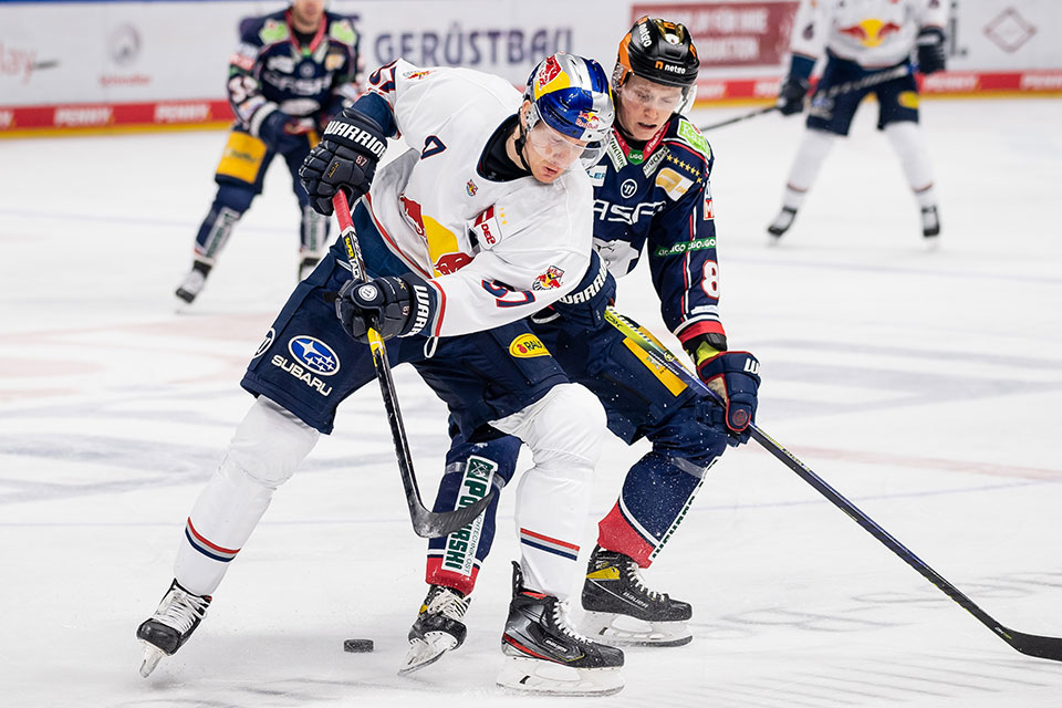 Philip Gogulla von Red Bull Mnchen und Sebastian Streu von den Eisbren Berlin.