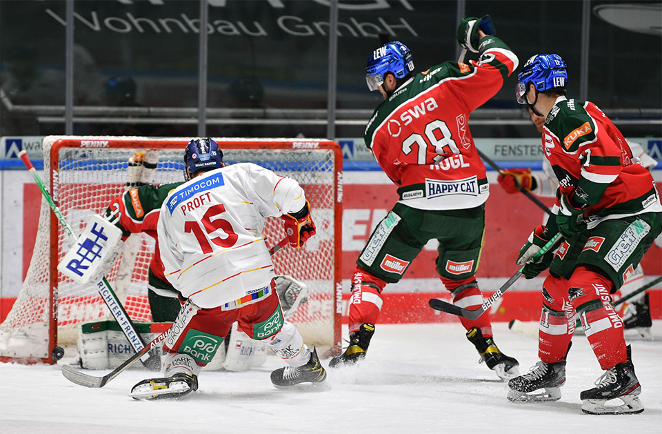 Spielszene Augsburg gegen Dsseldorf.