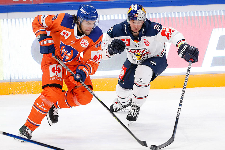 Joona Luoto von Tappara Tampere und Jonathon Blum von Red Bull München. Joona Luoto von Tappara Tampere und Jonathon Blum von Red Bull München.