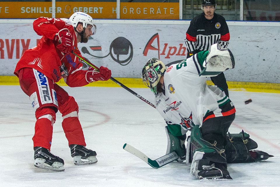 Spielszene Regensburg gegen Rosenheim.