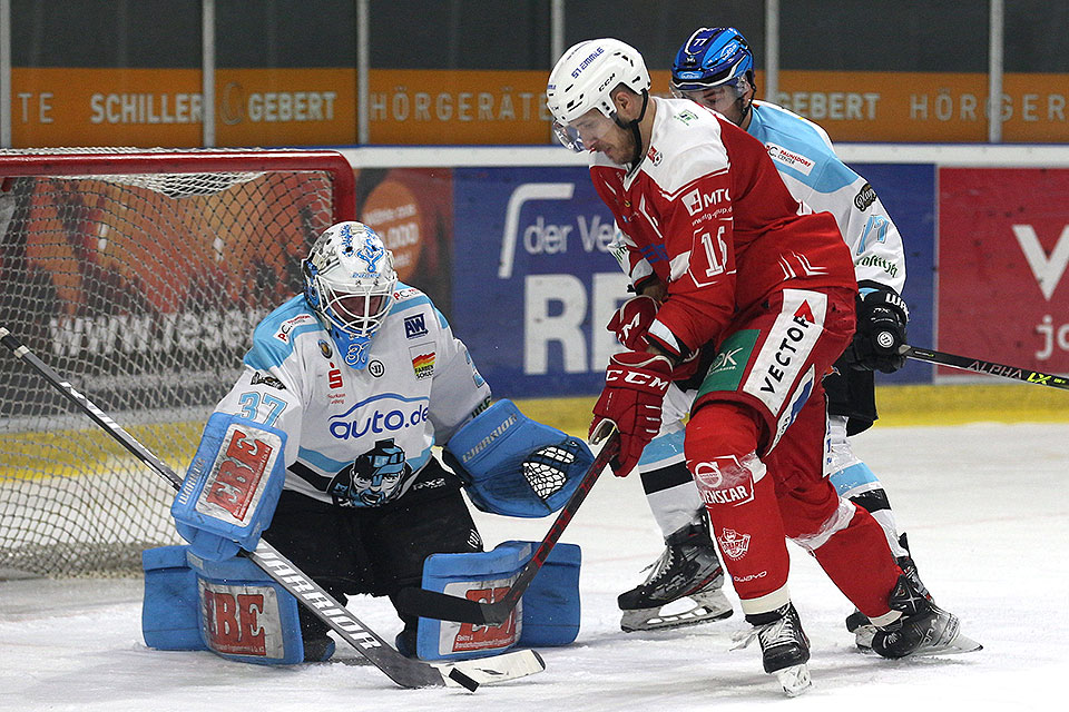 Spielszene Regensburg gegen Leipzig.