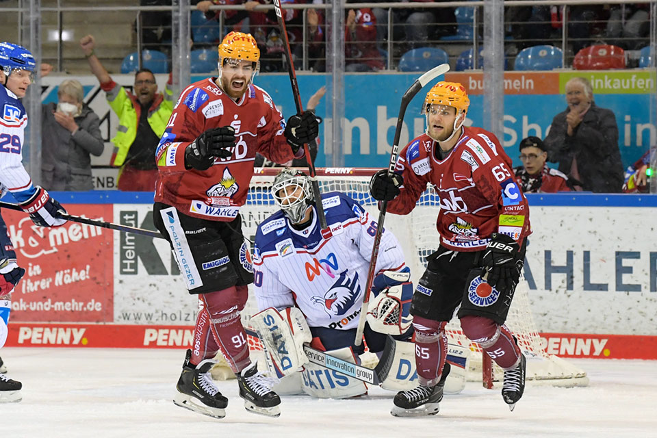 Jubel bei den Fischtown Pinguins nach einem 4:0 gegen Mannheim.