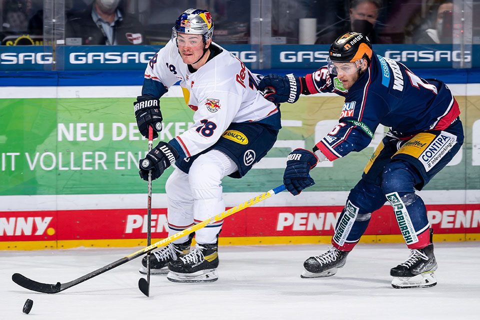 Justin Schtz von Red Bull Mnchen und Manuel Wiederer von den Eisbren Berlin.