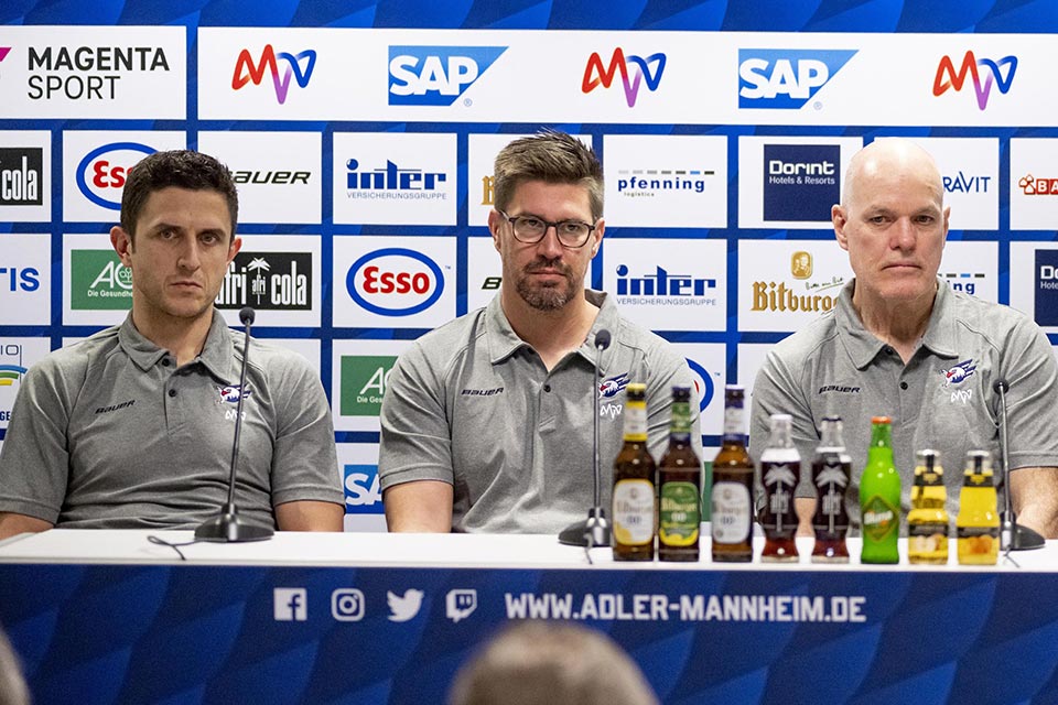 Marcel Goc, Jochen Hecht und Mike Stewart. Marcel Goc, Jochen Hecht und Mike Stewart.