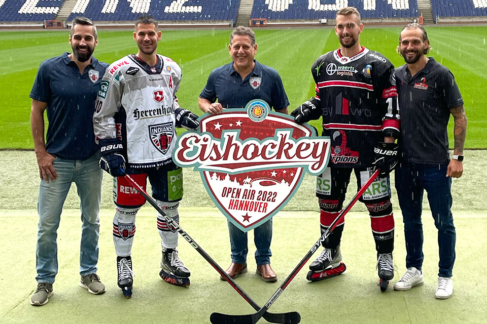 Branislav Pohanka, Igor Bacek, Len Soccio, Robin Thomson und Andy Reiss. Branislav Pohanka, Igor Bacek, Len Soccio, Robin Thomson und Andy Reiss.