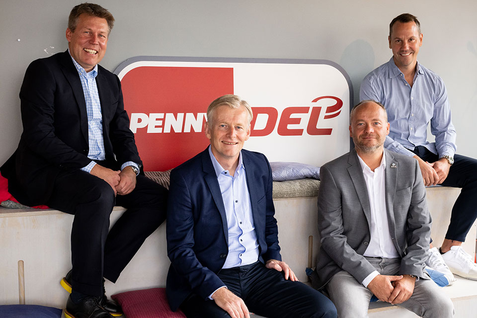 DEL-Geschäftsführer Gernot Tripcke, Telekom Vice President Dr. Henning Stiegenroth, Stefan Krämer (Geschäftsführer Frankfurt) und Christoph Ullmann.