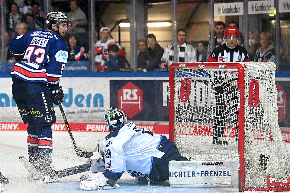Spielszene Iserlohn gegen Straubing.