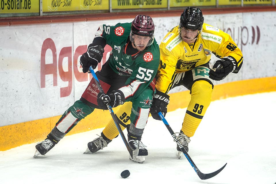 Spielszene Rosenheim gegen Bad Tölz. Spielszene Rosenheim gegen Bad Tölz.