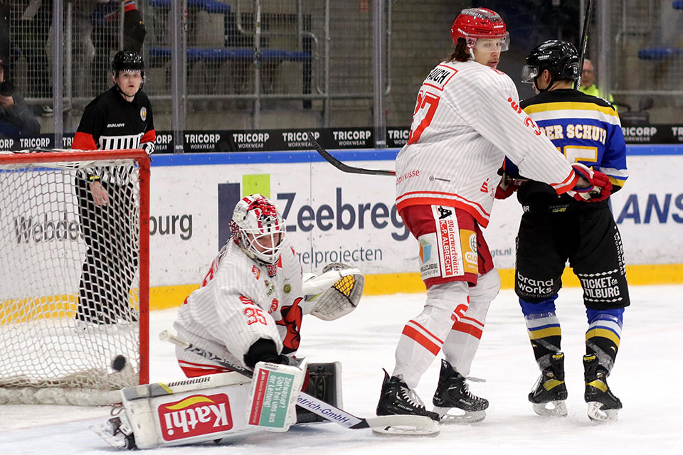 Fernduell um Platz zwei zwischen Tilburg und Halle.