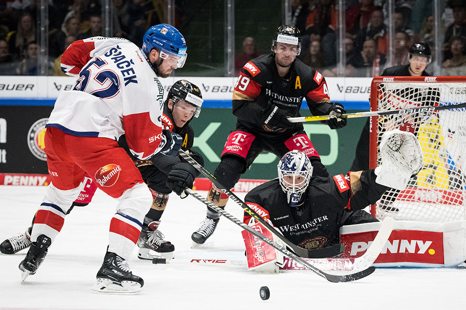 (L-R) Michael Spacek von Team Tschechien, Jonas Mller, Maximilian Kammerer und Tobias Ancicka von Team Deutschland.