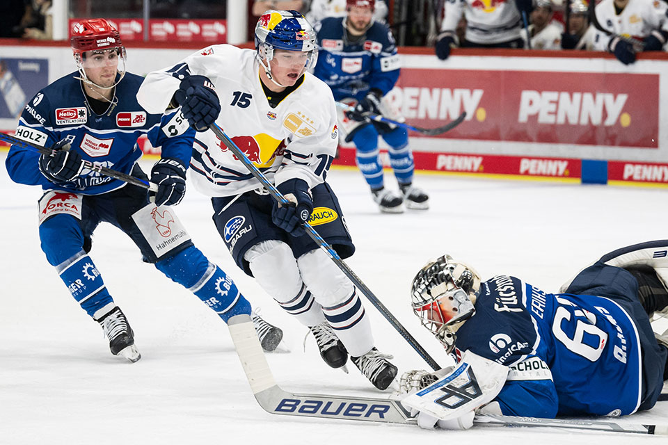 Nikolaus Heigl von Red Bull M�nchen und Joacim Eriksson von den Schwenninger Wild Wings.