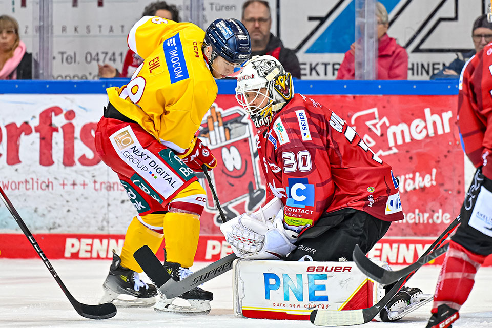 Spielszene Bremerhaven gegen D�sseldorf.
