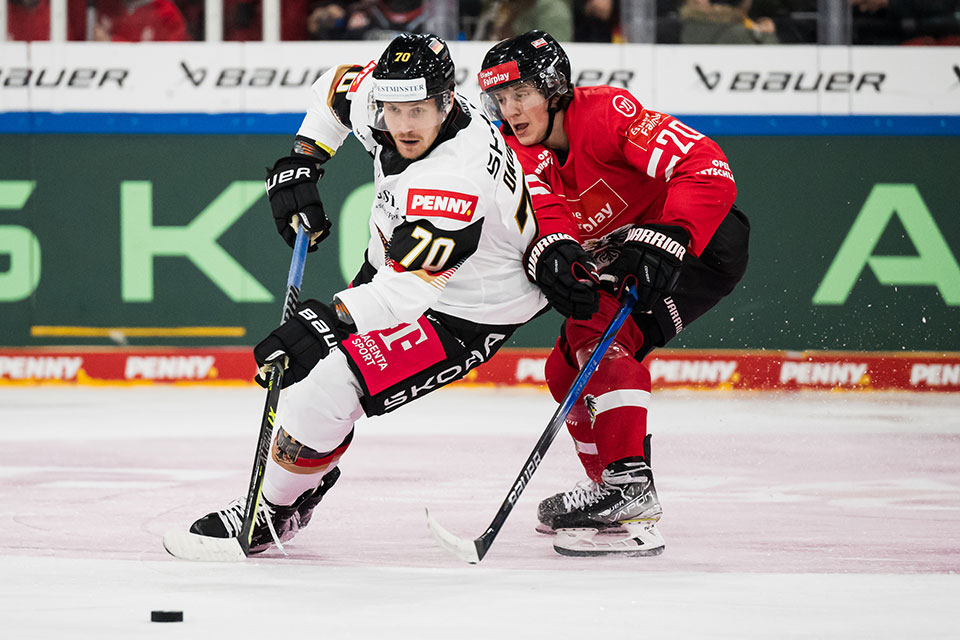 Maximilian Daubner von Team Deutschland zieht vorbei an Vinzenz Rohrer von Team Österreich. Maximilian Daubner von Team Deutschland zieht vorbei an Vinzenz Rohrer von Team Österreich.
