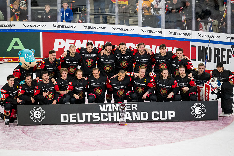 Das DEB-Team gewinnt den Deutschland Cup.