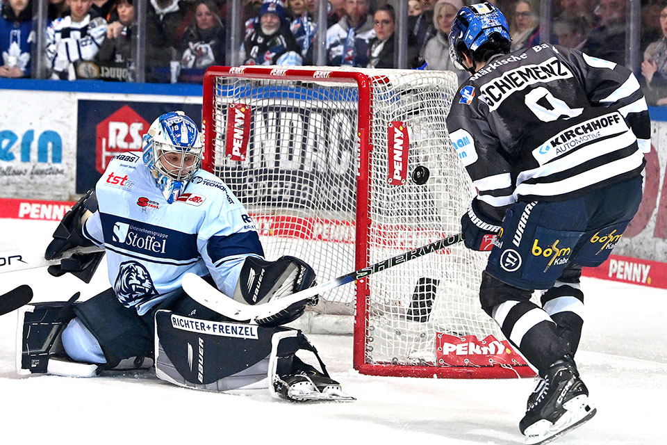 Spielszene Iserlohn gegen Straubing.