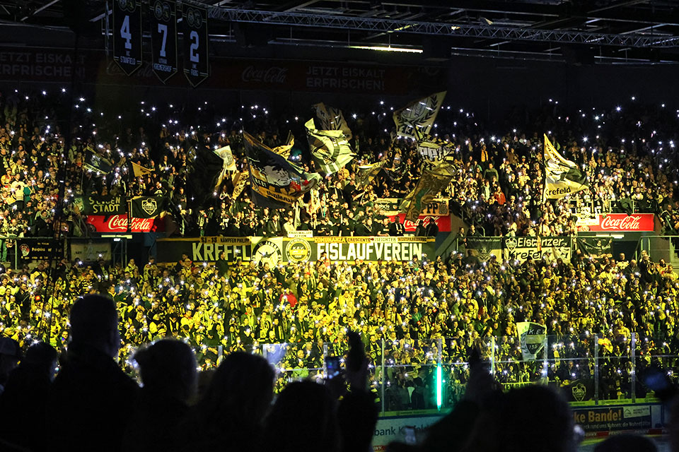 Viele Zuschauer kamen zu den Spielen der Krefeld Pinguine.