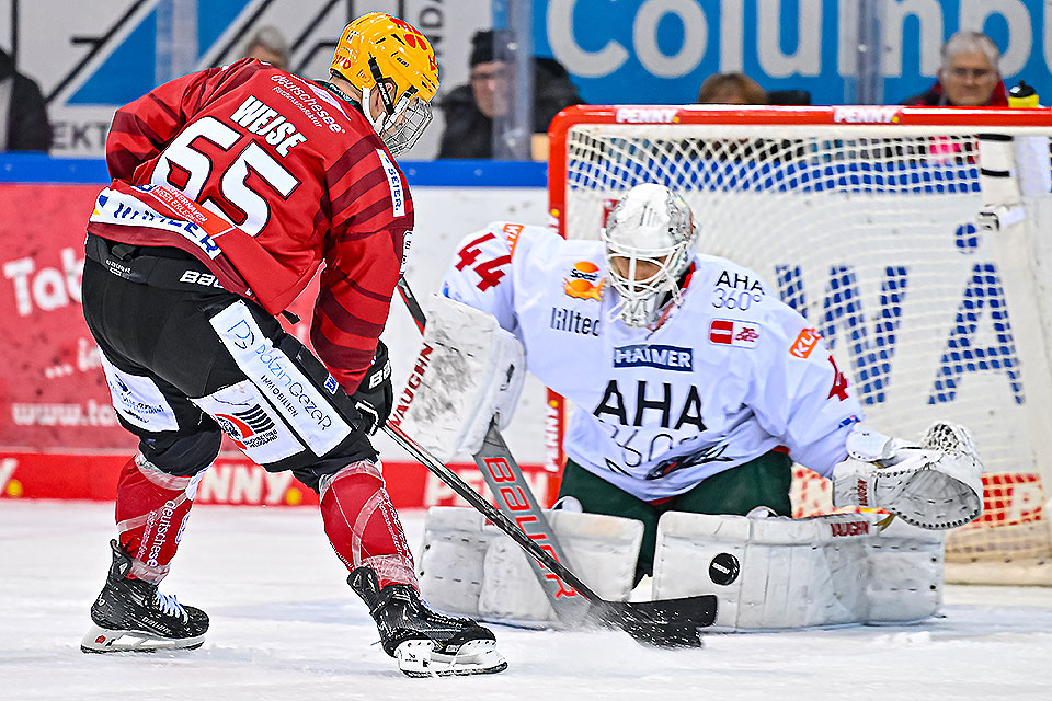 Spielszene Bremerhaven gegen Augsburg.