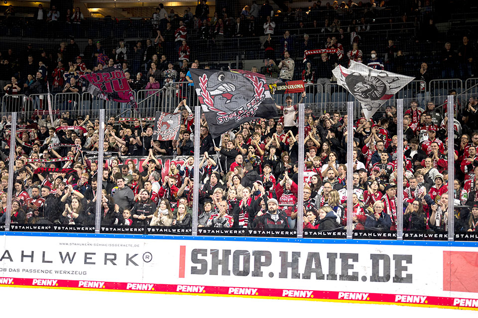 Zuschauerkr�sus waren die K�lner Haie mit 16993 Fans pro Spiel.