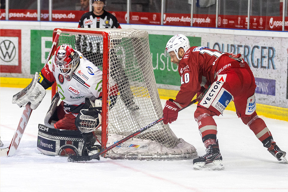 Spielszene Regensburg gegen Crimmitschau.