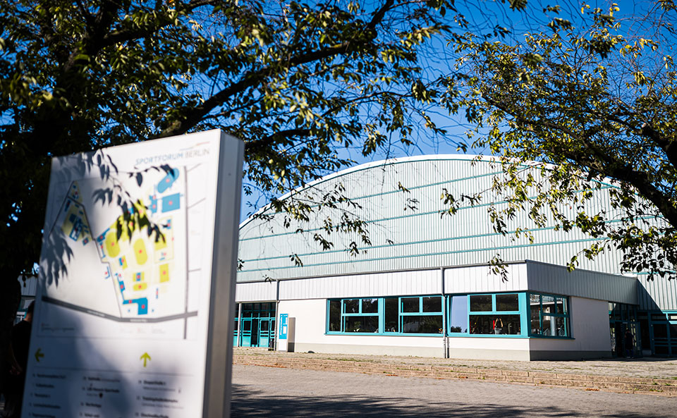 Der Wellblechpalast ist der Spielort der Eisbären. Der Wellblechpalast ist der Spielort der Eisbären.