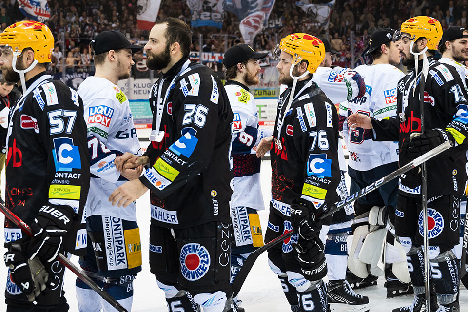 In Berlin kommt es zur Final-Neuauflage zwischen den Eisb�ren und den Pinguins.