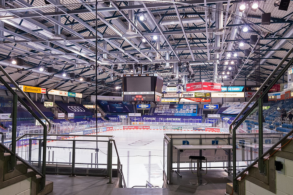In der Saturn Arena in Ingolstadt findet das Topspiel der DEL statt. In der Saturn Arena in Ingolstadt findet das Topspiel der DEL statt.