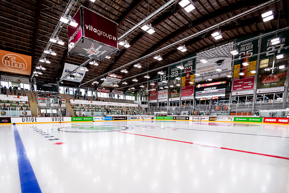 Im ROFA-Stadion in Rosenheim ist der EV Landshut zu Gast. Im ROFA-Stadion in Rosenheim ist der EV Landshut zu Gast.