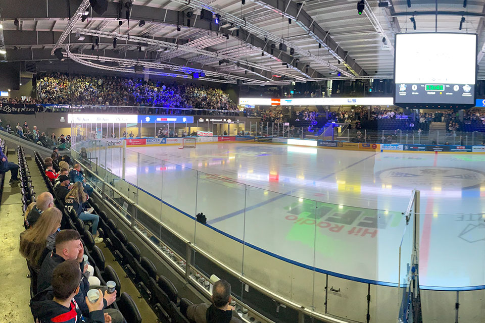 In der Nordhessen-Arena kommt es zum Derby zwischen Kassel und Bad Nauheim. In der Nordhessen-Arena kommt es zum Derby zwischen Kassel und Bad Nauheim.