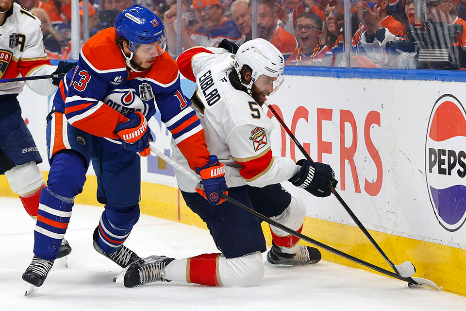 Mattias Janmark gegen Aaron Ekblad.
