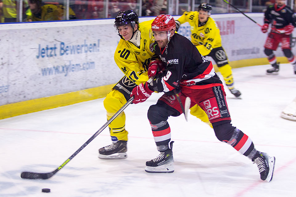 Spielszene Hannover Scorpions gegen Krefeld Pinguine.