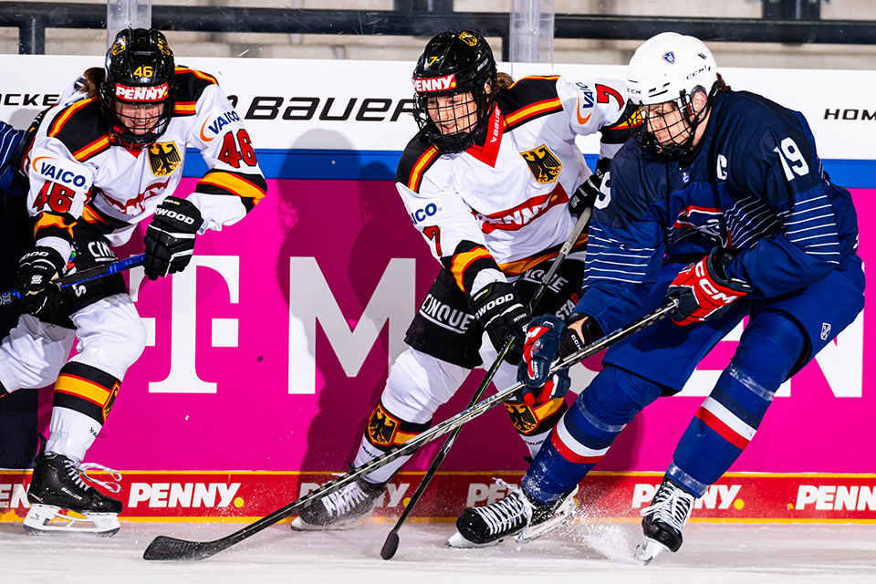 Hanna Weichenhain und Franziska Feldmeier beim Spiel gegen Frankreich.