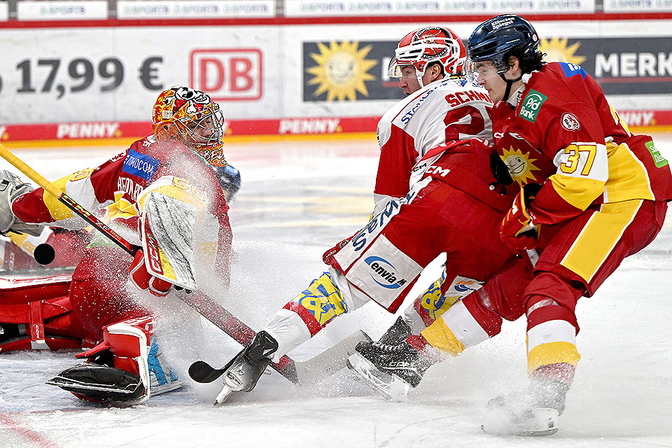 Spielszene Dsseldorf gegen Crimmitschau.