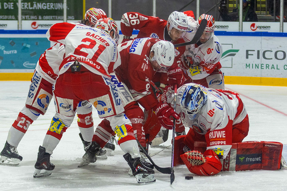 Spielszene Regensburg gegen Crimmitschau.