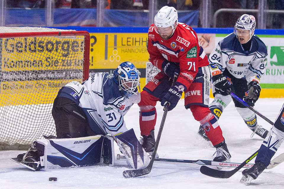 Spielszene Hannover Indians gegen IceFighters Leipzig. Spielszene Hannover Indians gegen IceFighters Leipzig.